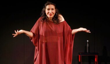Orit Nahmias in "Make Love Not War- A (One Night) Stand-Up Show" im Maxim-Gorki-Theater Berlin.(Quelle:Mai Foto/Ute Langkafel)
