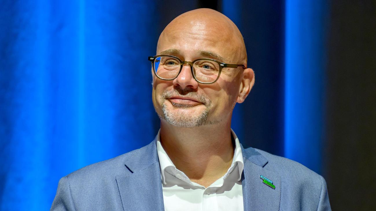 Oberbürgermeisterwahl: Parteiloser Kandidat siegt in Frankfurt (Oder) gegen AfD