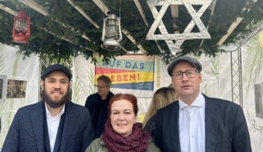 Hunderte Menschen besuchen Laubhüttenfest | Jüdische Allgemeine
