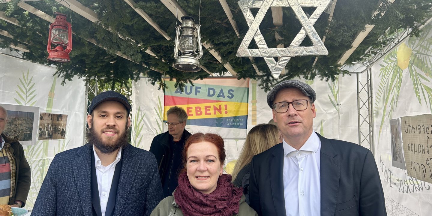Hunderte Menschen besuchen Laubhüttenfest | Jüdische Allgemeine