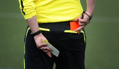 Kreisliga-Kick in Duisburg eskaliert! Zuschauer stürmen Platz & prügeln los