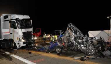 Verkehrsunfall: Tödlicher Unfall auf A3: Auto zwischen Lastwagen zerquetscht