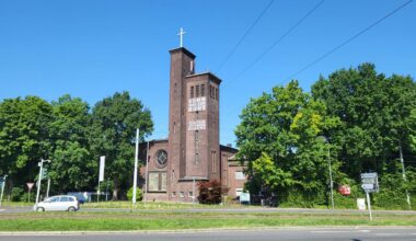 Nordrhein-Westfalen: Bekannte Landmarke: Autobahnkirche Ruhr an A40 in Bochum wird verkauft