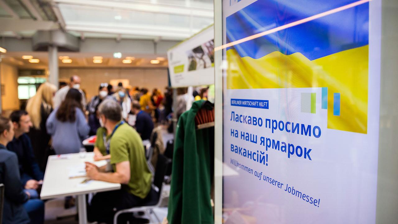 Beschäftigten-Anteil von Ukraine-Flüchtlingen verdreifacht | tagesschau.de