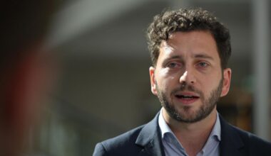 Migration: Banaszak kritisiert Merz-Aussagen zu Stadtbild als "respektlos"