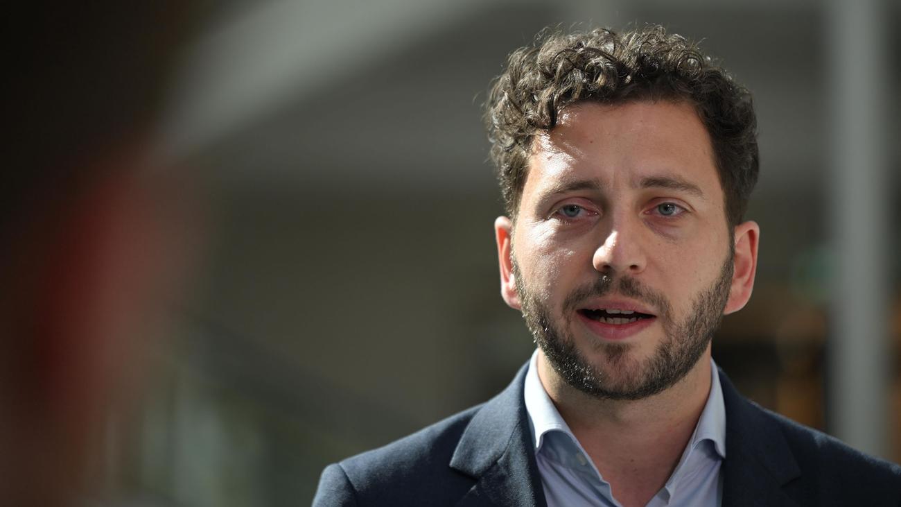 Migration: Banaszak kritisiert Merz-Aussagen zu Stadtbild als "respektlos"