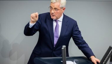 Wehrpflicht-Debatte: „Herr Roderich …“ – AfD-Politiker irritiert Röttgen mit Zwischenfrage