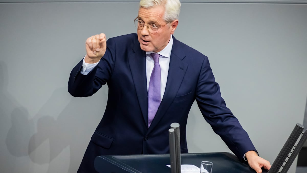 Wehrpflicht-Debatte: „Herr Roderich …“ – AfD-Politiker irritiert Röttgen mit Zwischenfrage