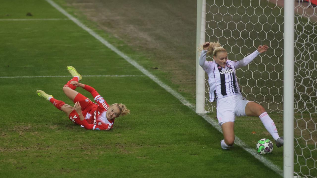 Sieg nach Videobeweis: Schüller trifft spät - Bayern-Frauen bezwingen Juventus