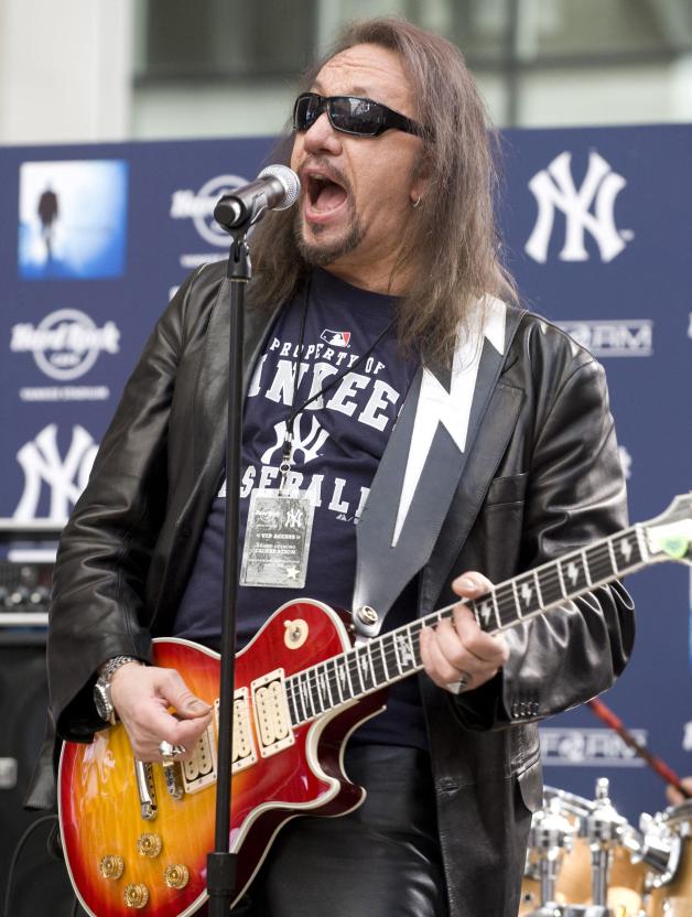 Ace Frehley war in seiner Solo-Karriere ungeschminkt unterwegs.
