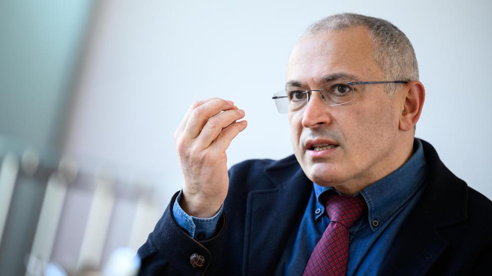 Michail Chodorkowski: Der russische Regimekritiker Michail Chodorkowski (Archivbild aus dem Jahr 2022) rät der Ukraine zu Vorsicht bei den Gegenangriffen auf Ziele in Russland.