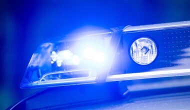 Verkehrsbehinderungen: Kaffee-Lkw blockiert nach Brand weiter Autobahn bei Münster