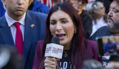 Wie Laura Loomer Jagd auf Trump-Skeptiker macht