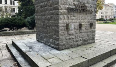 Sachsen: Görlitzer Oberbürgermeister verurteilt Bücherverbrennung an Mahnmal