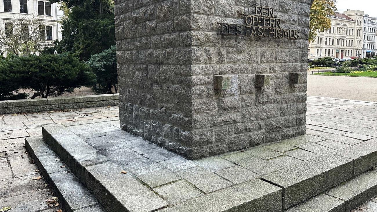 Sachsen: Görlitzer Oberbürgermeister verurteilt Bücherverbrennung an Mahnmal