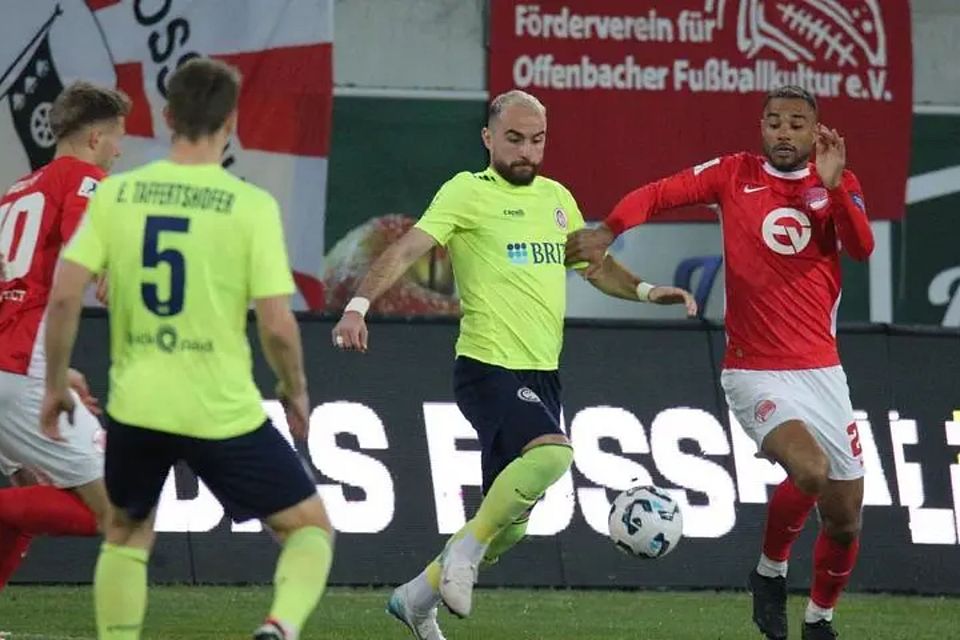 In der vergangenen Saison setzte sich der SVWW mit 4:0 im Hessenpokal-Viertelfinale bei Kickers Offenbach durch.  In der vergangenen Saison setzte sich der SVWW mit 4:0 im Hessenpokal-Viertelfinale bei Kickers Offenbach durch.