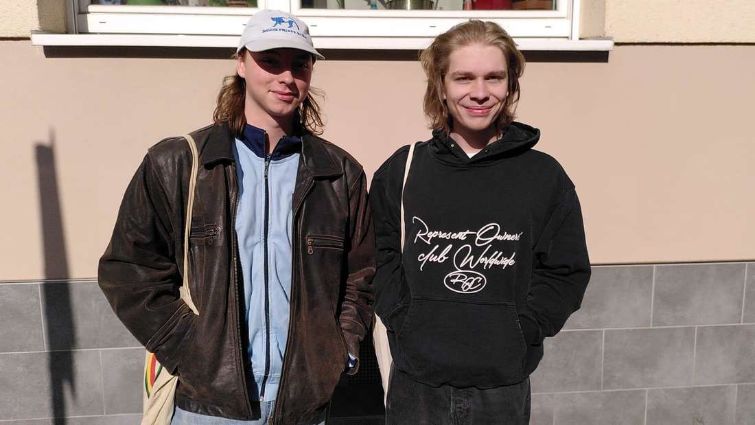 Die beiden Freunde Johnny Dausig und Jacobsen Jarle halten das Verbot für „völligen Quatsch“.