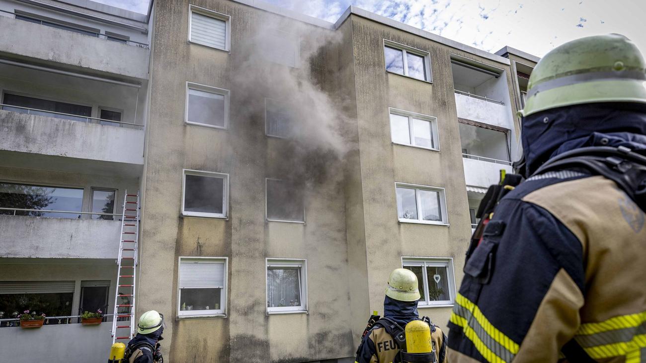 Per Leiter gerettet: Wohnungsbrand in Essen: Akkus vermutlich Brandursache