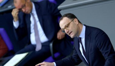 Spahn verteidigt Merz-Aussagen zu Migration – DGB kritisiert