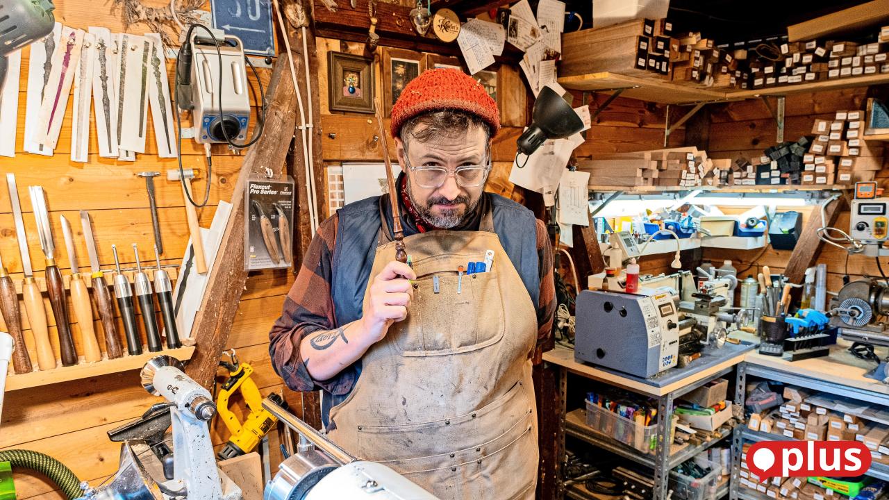 „Jeder hat eine Art von Magie in sich“: Stephan Köstler aus Pechbrunn ist Zauberstabmacher