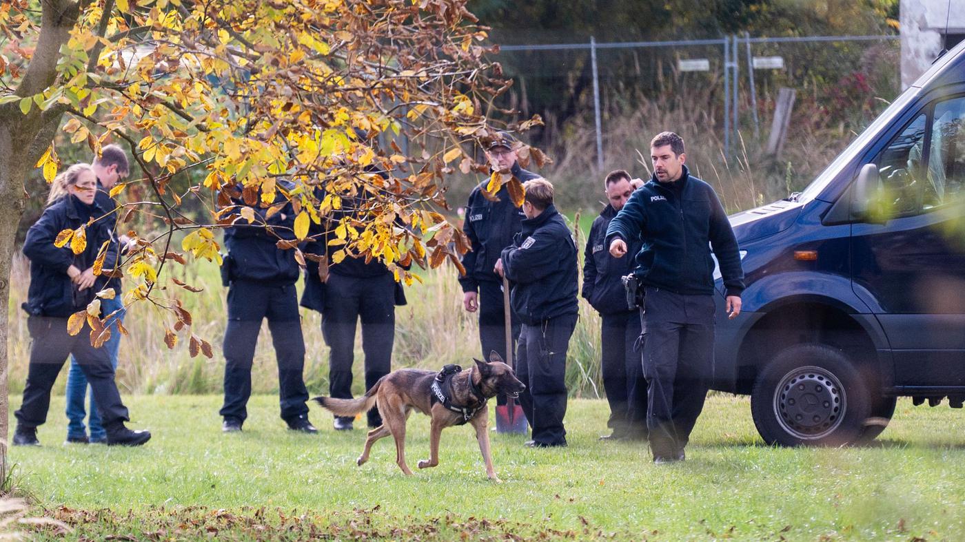 Polizei durchsucht Wald und weiteres Objekt – erneut Leichenspürhunde im Einsatz