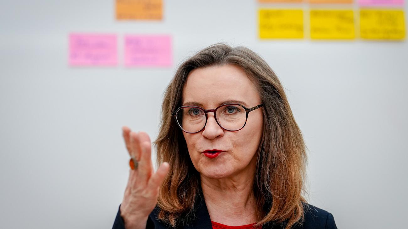Deutsche Bahn: DB-Cargo-Chefin Sigrid Nikutta muss gehen