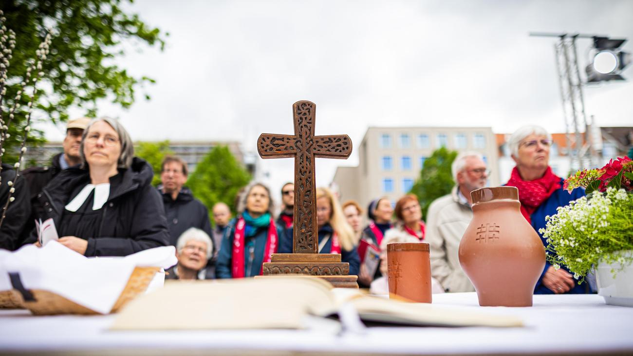 Bundesverfassungsgericht: Religiöse Arbeitgeber dürfen Kirchenzugehörigkeit verlangen