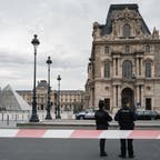 Das Louvre nach dem Tag des Raubs.