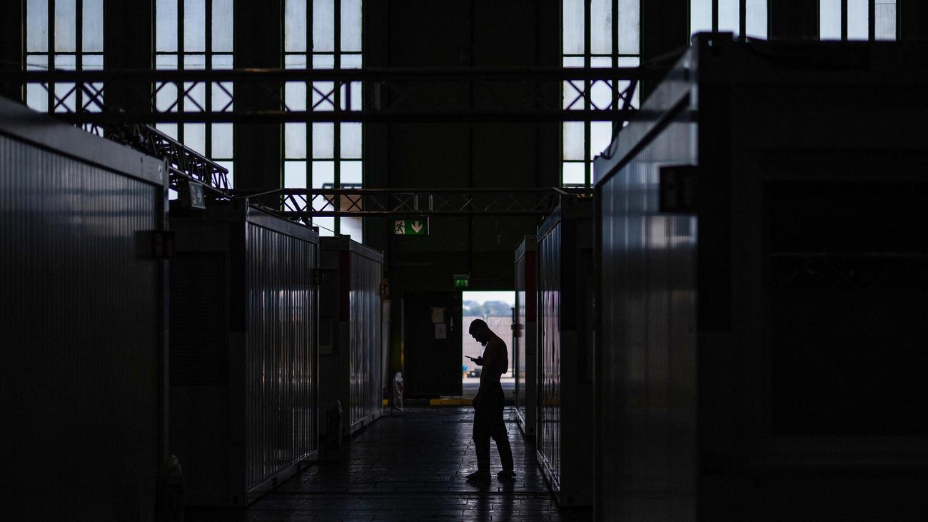 Migration: Zahl der Abschiebungen auf fast 18.000 gestiegen