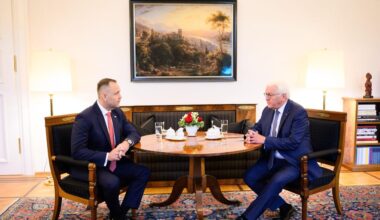 Deutschland und Polen: Steinmeier und Merz lehnen Polens Reparationsforderungen ab