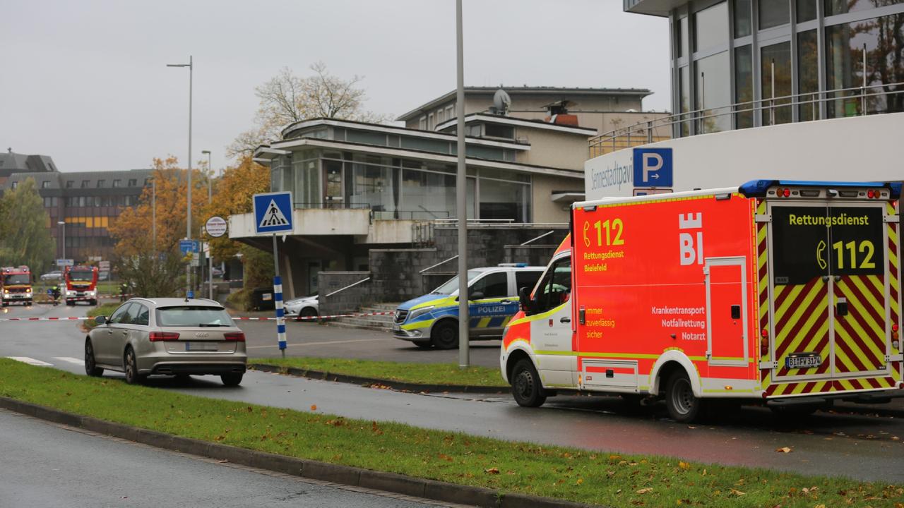 Nordrhein-Westfalen: Mann betritt Bielefelder Restaurant mit Handgranate