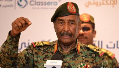Bürgerkrieg im Sudan: Militärherrscher im Sudan bestätigt Rückzug der Armee aus Al-Faschir
