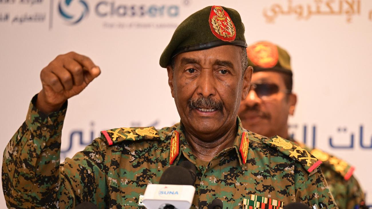 Bürgerkrieg im Sudan: Militärherrscher im Sudan bestätigt Rückzug der Armee aus Al-Faschir