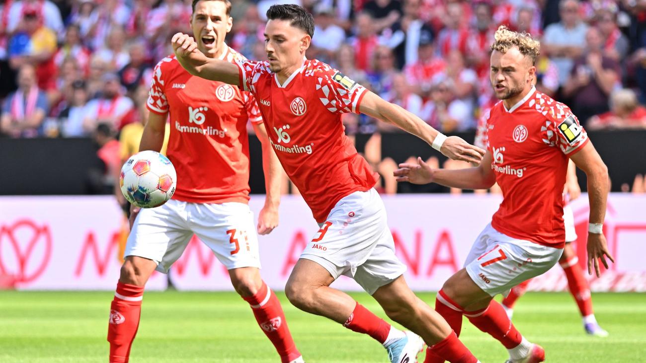 Fußball: Mainz verlängert vor Pokalmatch gegen Stuttgart mit Caci