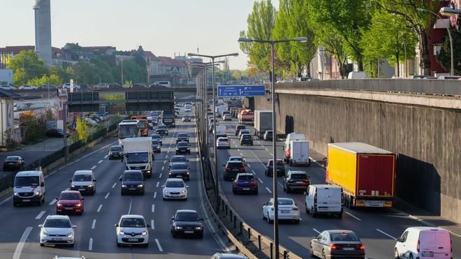 Stau in Berlin: Auf der Stadtautobahn A100 gab es am Mittwoch einen Verkehrsunfall. (Archivfoto)