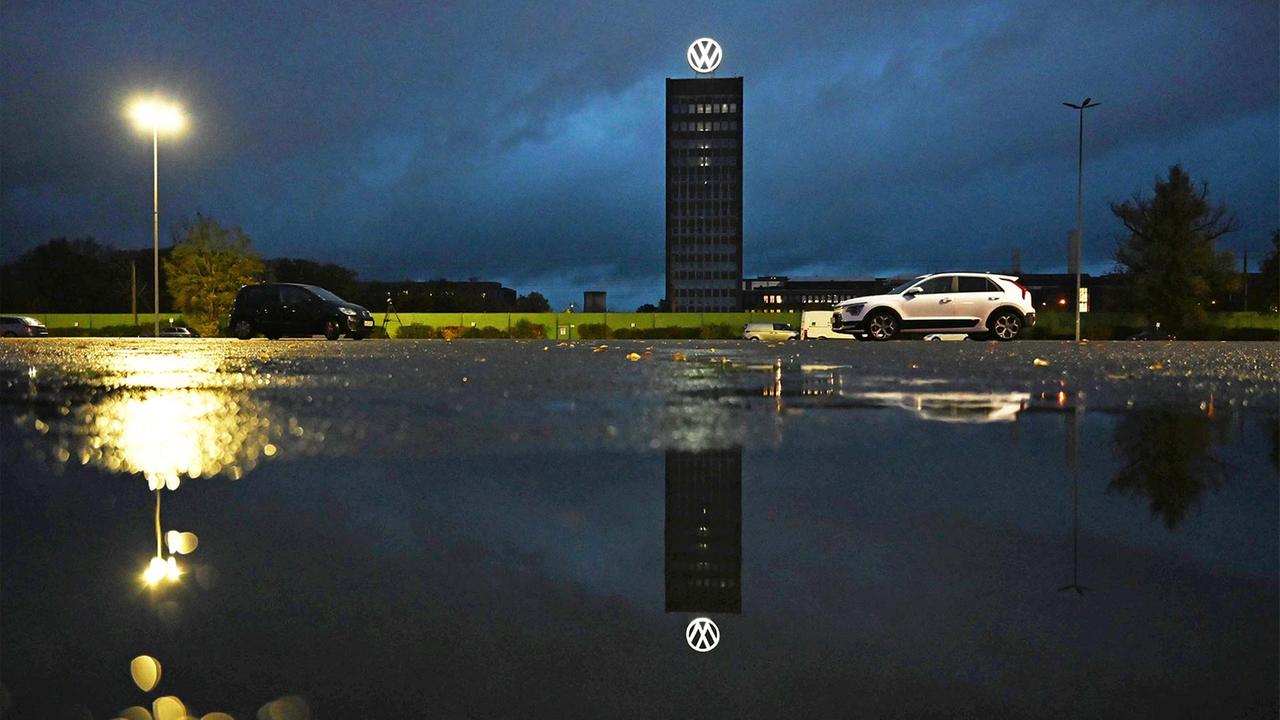 DAX-Konzern VW verbucht Milliardenverlust wegen Porsche
