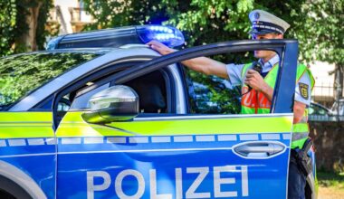 Unfall Rheinstetten sorgt für Vollsperrung der L566 nahe Bahnübergang