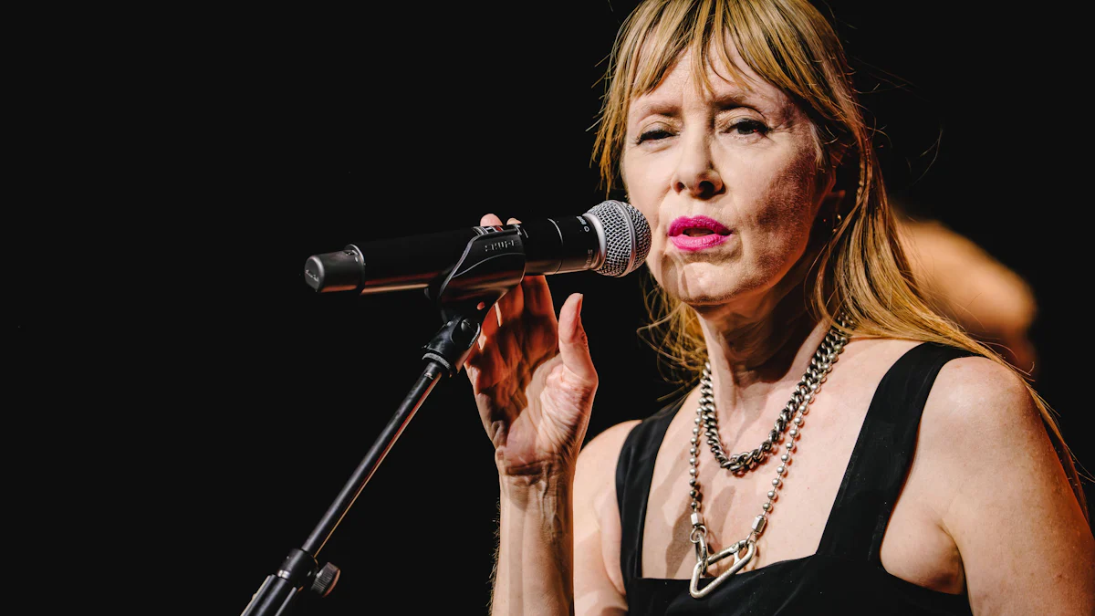 Hochpoetisch und politisch: Suzanne Vega in der Münchner Isarphilharmonie. - München