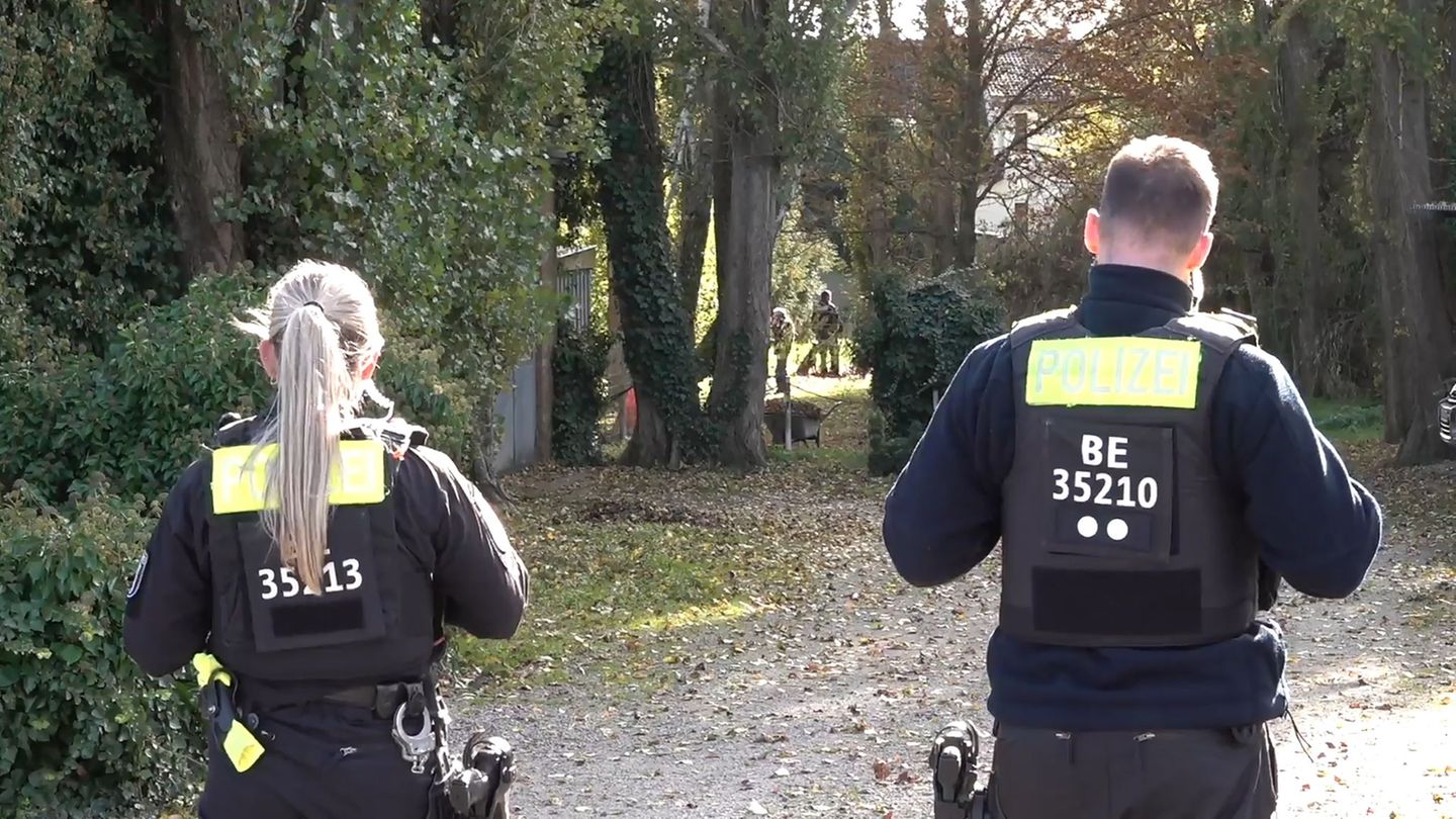 Die Berliner Polizei sucht in Brandenburg nach Tatspuren und Beweismitteln im Fall Rebecca. Foto: Ivo Böhme/dpa