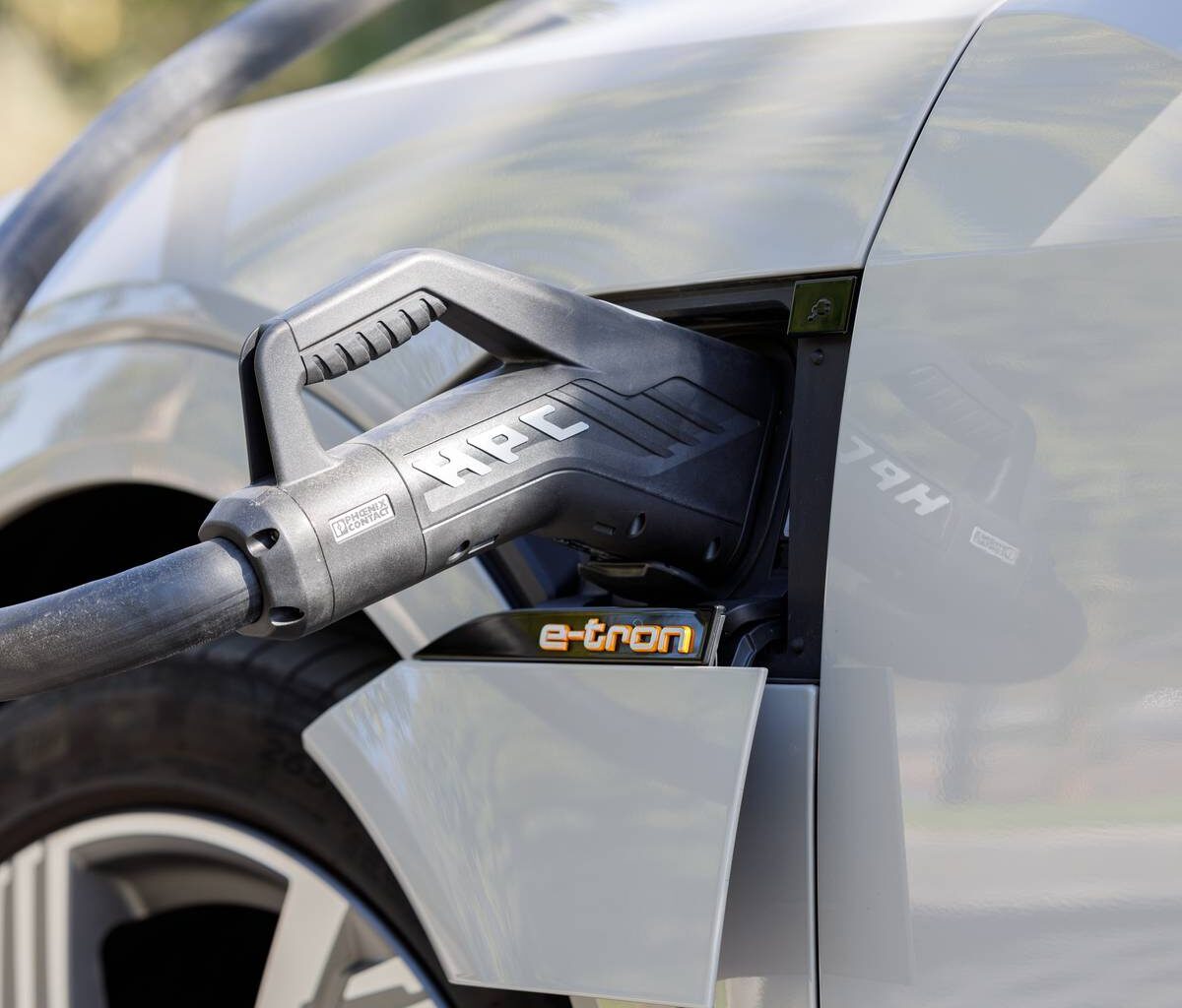 Neue Schnellladestation für E-Autos in Buer eröffnet