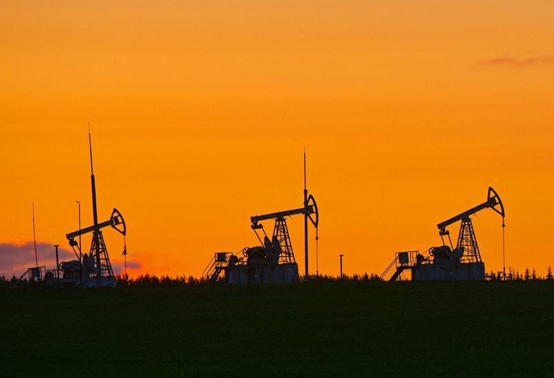 Ölpreise steigen weiter nach US-Sanktionen gegen Russlands Rosneft und Lukoil