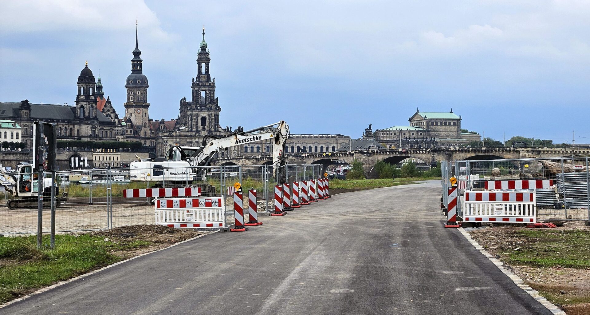 Der Elberadweg ist wieder frei. Foto: Anton Launer