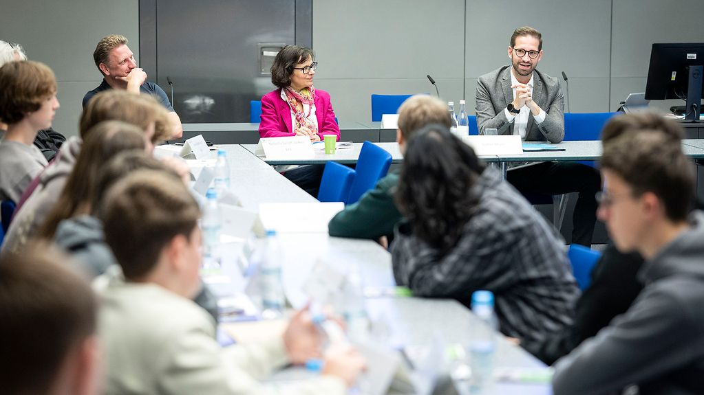 SRS Meyer im Gespräch mit Preisträgern Europäischer Wettbewerb