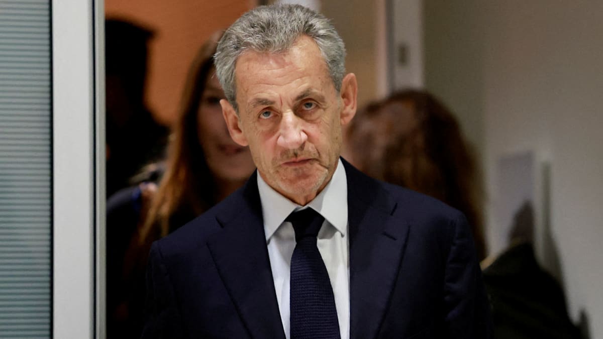 Frankreich Ex-Präsident: Neun Quadratmeter große Einzelzelle – Sarkozy tritt Haftstrafe an