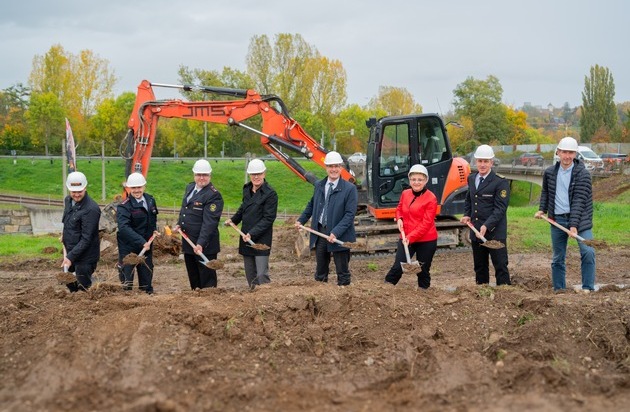 FW Stuttgart: Spatenstich für den Neubau des Feuerwehrhauses in Stuttgart Münster