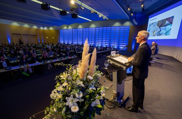 Mitgliederversammlung der Bundesinnung der Hörakustiker in Nürnberg / Hörakustik ...