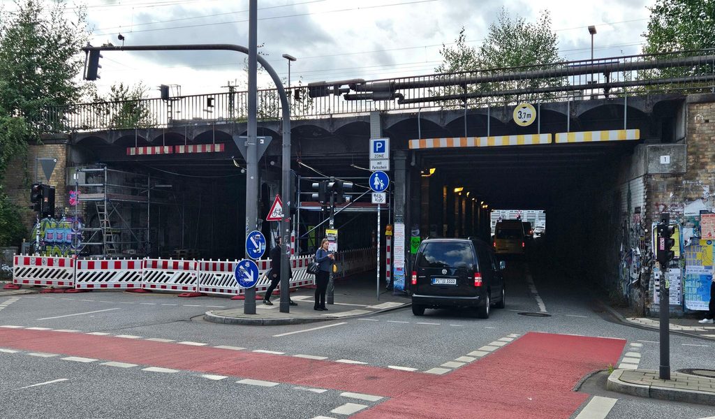 Wichtige Verkehrsader für zwei weitere Wochen voll gesperrt