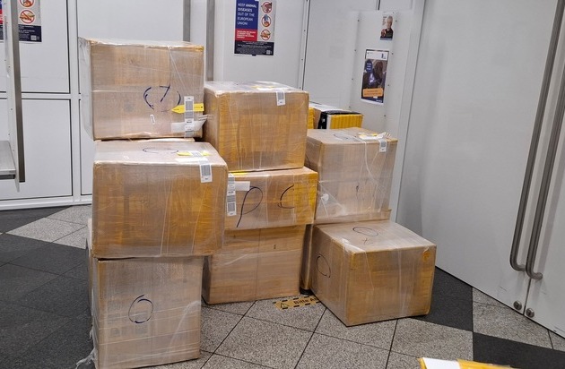HZA-M: Rekordmenge an Zigaretten entdeckt 600.000 Stück Zigaretten wollte ein Ehepaar ...