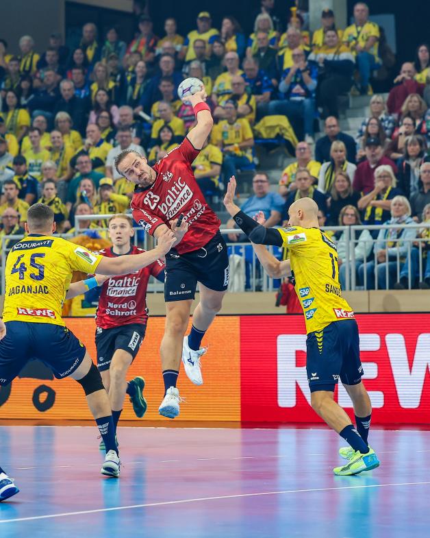 Kent Robin Tönnesen (SG Flensburg-Handewitt) beim Wurf.