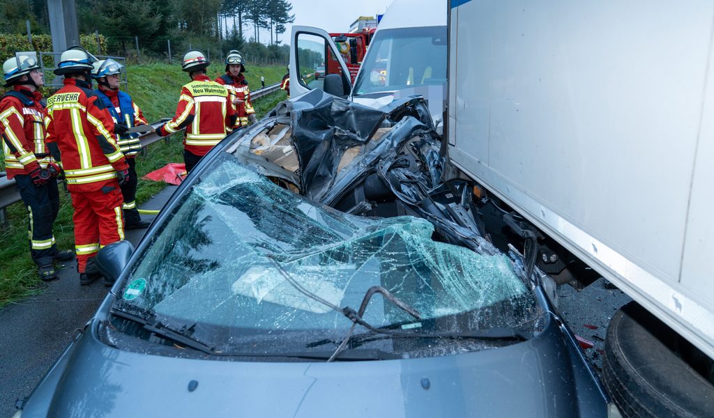 A1 bei Hamburg: Auffahrunfall – drei Verletzte, langer Stau